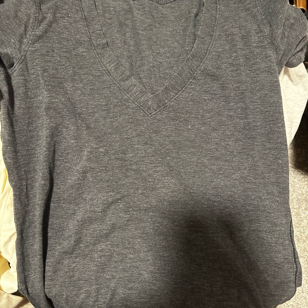 Lululemon v neck Tee Grey